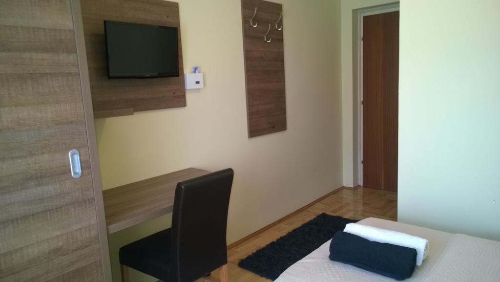 Rooms & Apartments Blue Beach Vodice Kamer foto