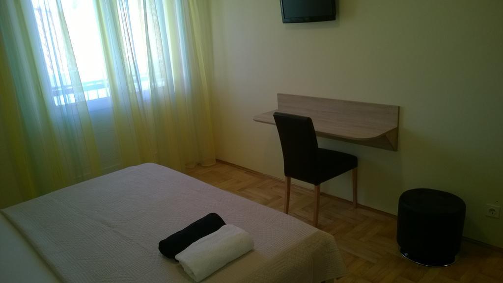 Rooms & Apartments Blue Beach Vodice Kamer foto