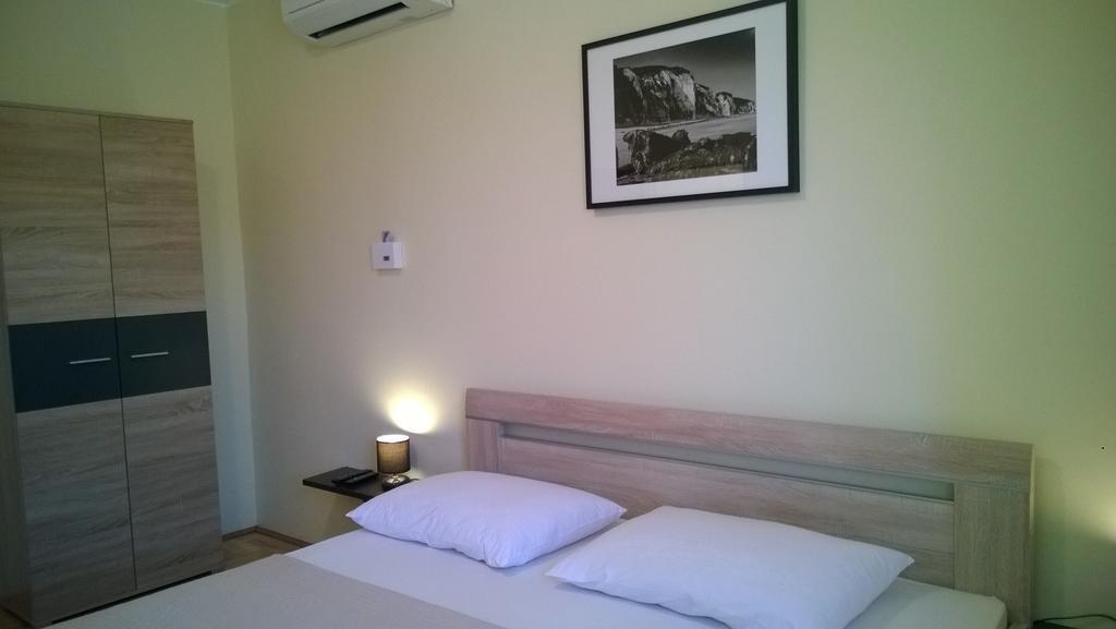 Rooms & Apartments Blue Beach Vodice Kamer foto
