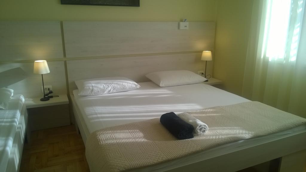 Rooms & Apartments Blue Beach Vodice Kamer foto
