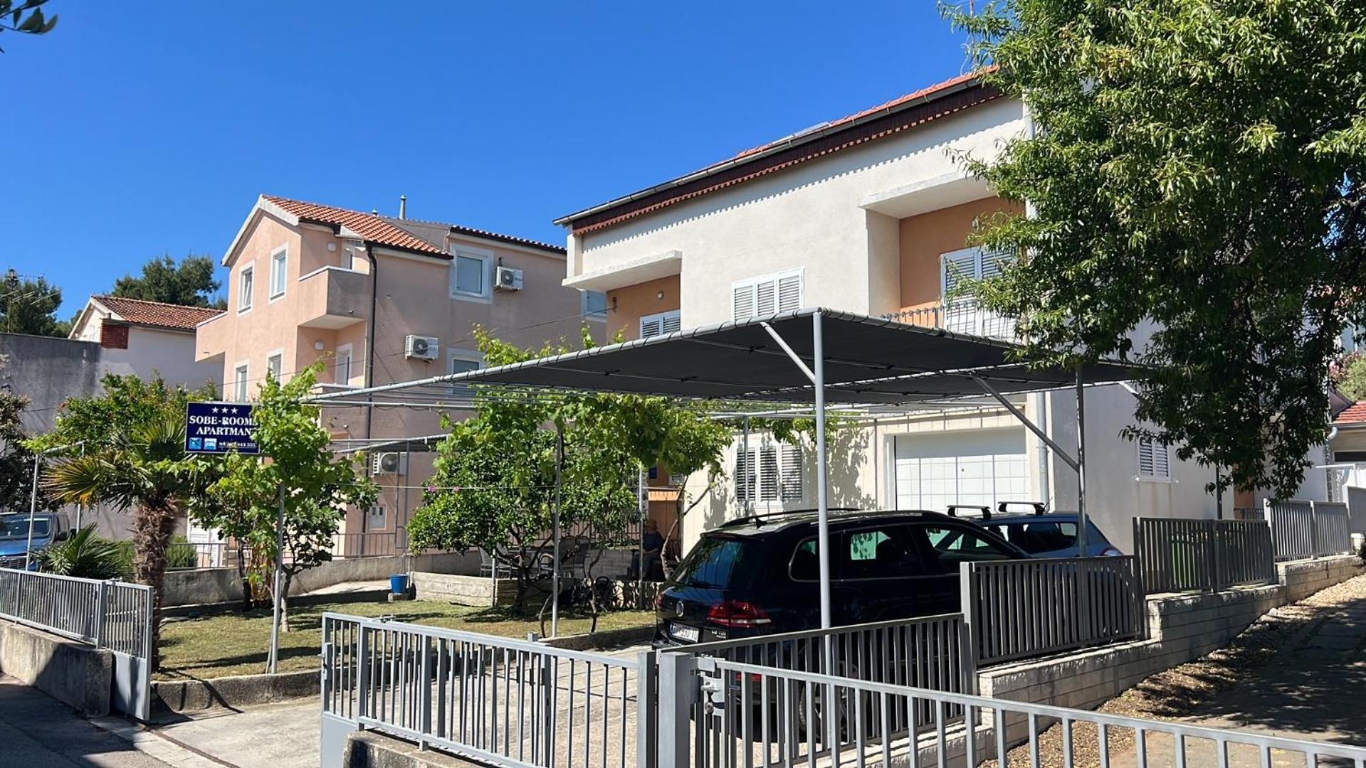 Rooms & Apartments Blue Beach Vodice Buitenkant foto