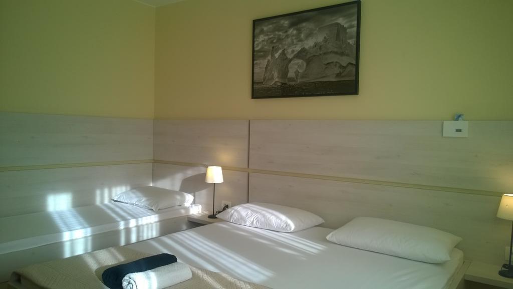 Rooms & Apartments Blue Beach Vodice Kamer foto