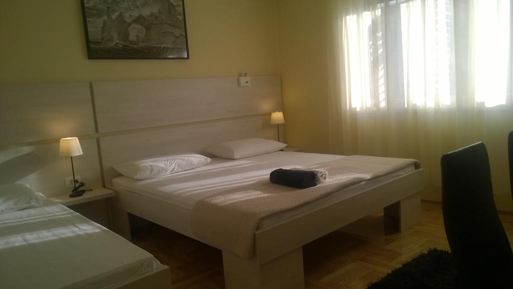 Rooms & Apartments Blue Beach Vodice Kamer foto