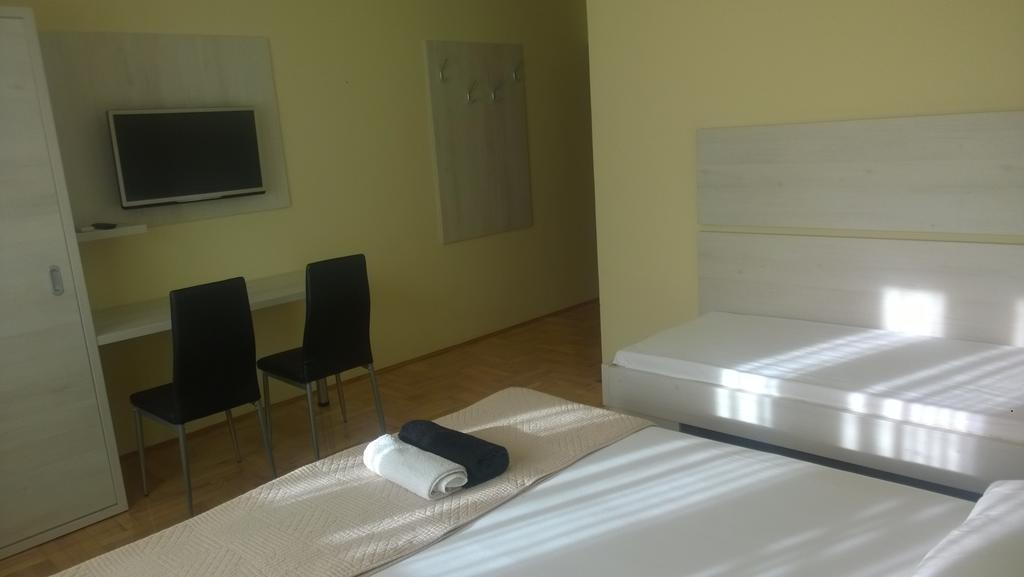 Rooms & Apartments Blue Beach Vodice Kamer foto
