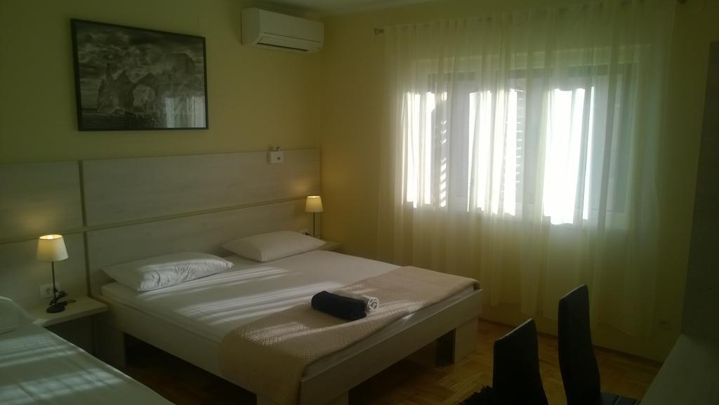 Rooms & Apartments Blue Beach Vodice Kamer foto